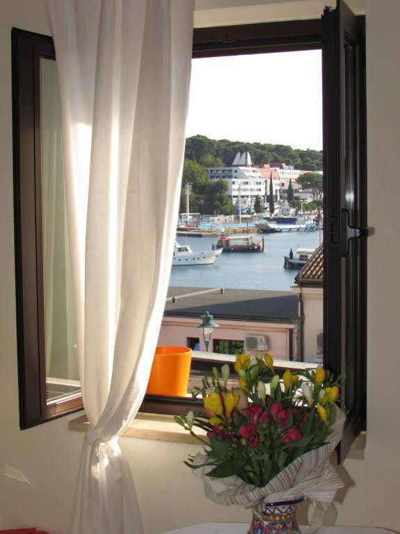 Guest House Pina โรวีน ภายนอก รูปภาพ