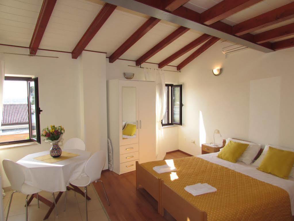 Guest House Pina โรวีน ภายนอก รูปภาพ