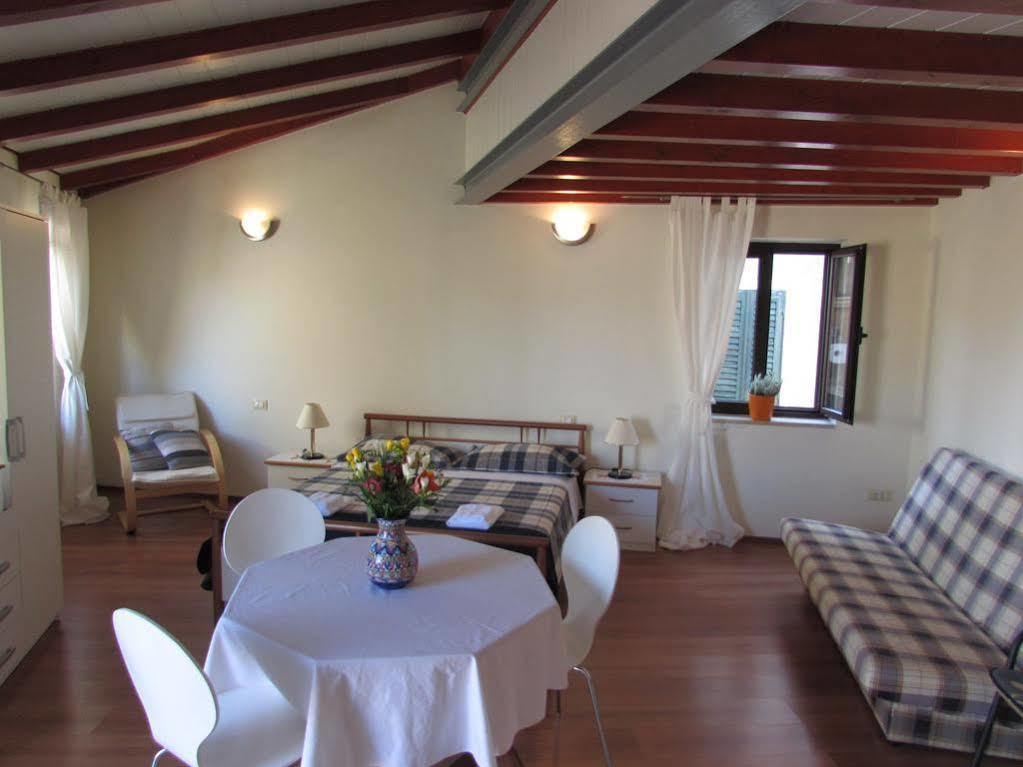 Guest House Pina โรวีน ภายนอก รูปภาพ